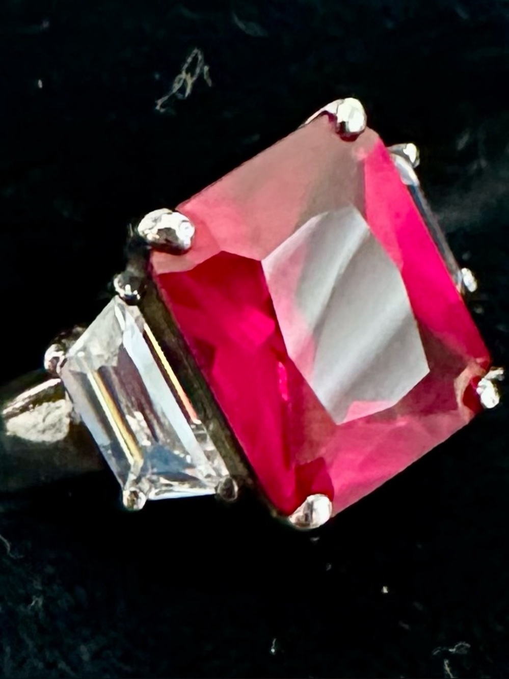 Stunning Emerald-Cut Faux Ruby Three-Stone Ring – Sterling Silver 925 – Size 7